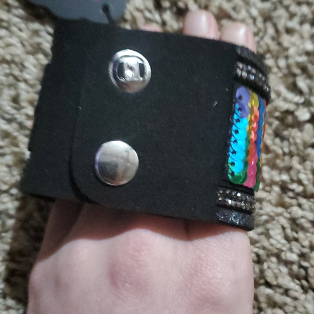 Jewelry - Picture 2 of 2